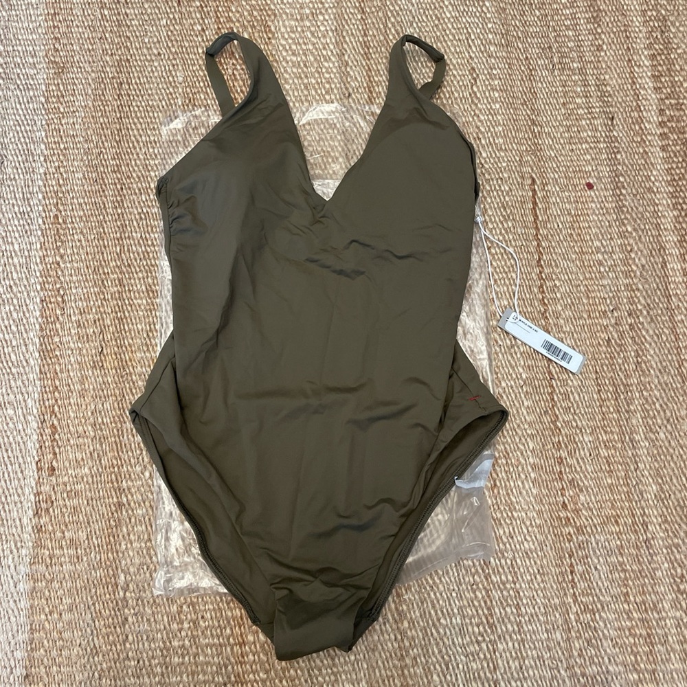Everlane Green One Piece Swimsuit Classic Scoop Neck